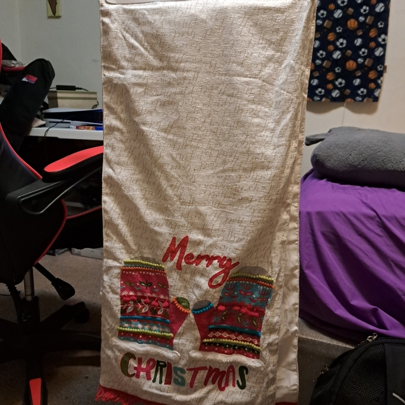 Novogratz Christmas Tablerunner NWT - Picture 1 of 8